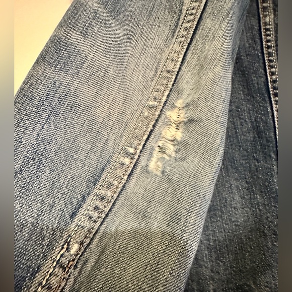 SOLD **Perfectly Distressed Levi’s Jean Jacket** Around M/L can see the size - Picture 4 of 13